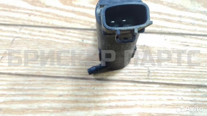 Насос бачка омыват. Тойота Рав4 2 (XA20)