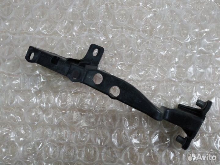 Кронштейн крыла передний правый Volkswagen Touareg