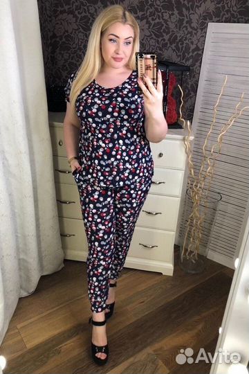 Костюм женский размер 60 лето. Очень тонкий. Дышит