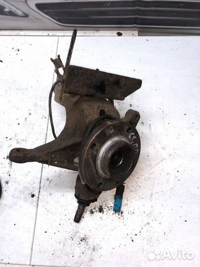 Кулак поворотный передний правый Citroen C5 2.0