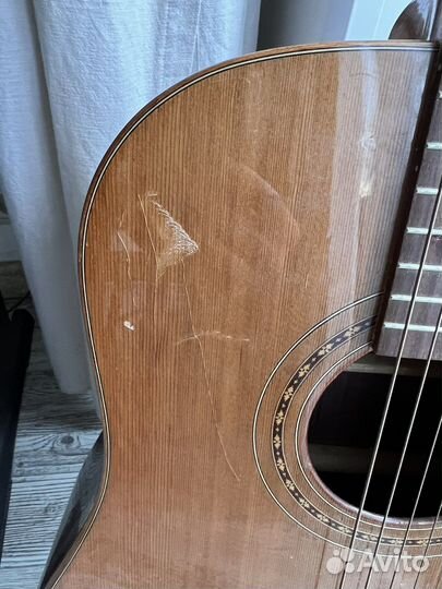 Акустическая гитара
