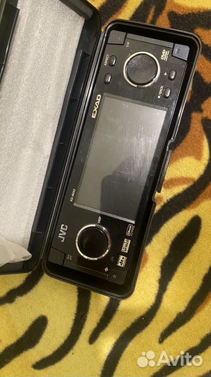 Гу с дисплеем JVC KD-AVX2