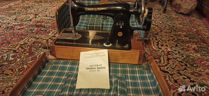 Бытовая швейная машинка