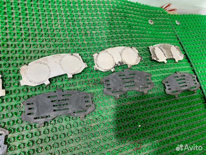 Противоскрипные пластины Subaru переднее Subaru