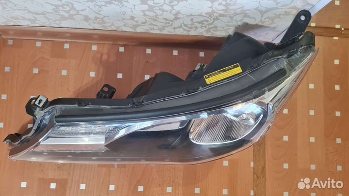 Левая передняя фара RAV4 XA40
