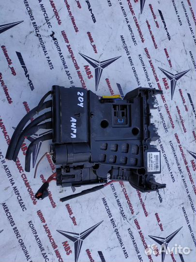 Блок предохранителей перед w204 Mercedes