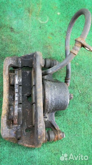 Суппорт тормозной передний правый Honda Element