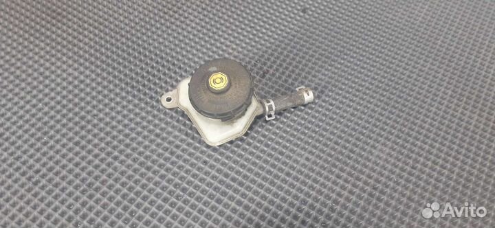 Бачок тормозной жидкости на Honda Civic 4D и 5D