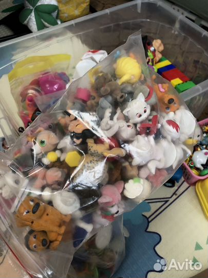 Игрушки пакетом много