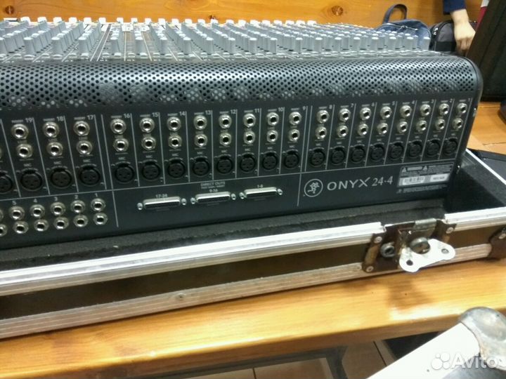 Микшерный пульт Mackie Onyx 24-4