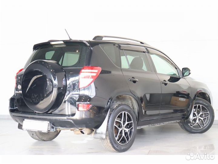 Toyota RAV4, 2011