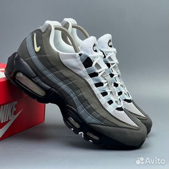 Серые кроссовки Nike Air Max 95