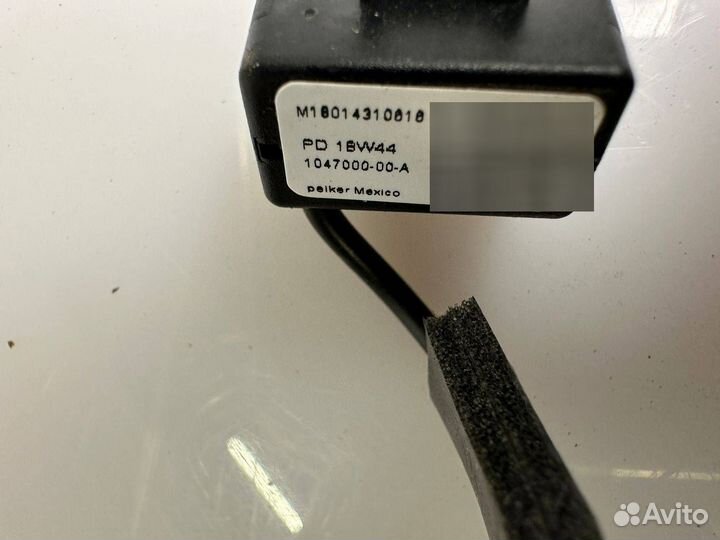 Микрофон Tesla Model X 2018 1047000-00-A