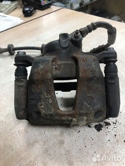 Fiat albea передний левый суппорт