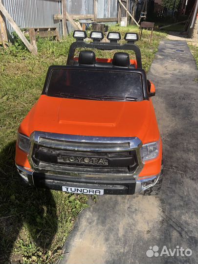 Детская машина на аккумуляторе с пультом