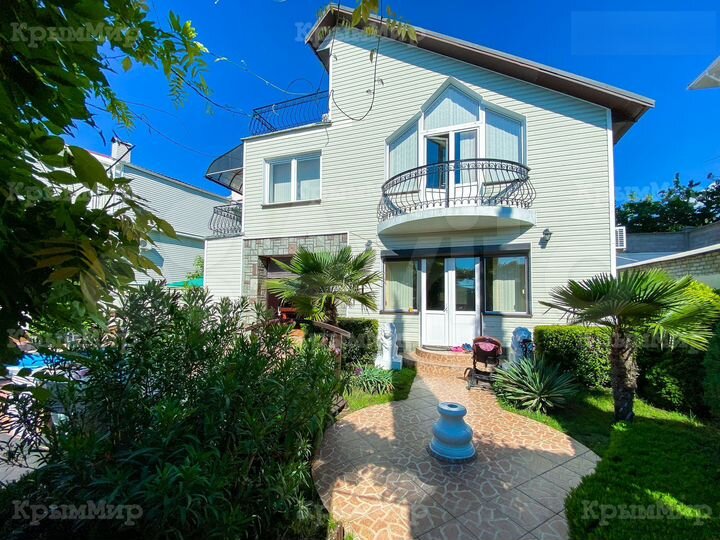 Дом 250 м² на участке 6 сот.