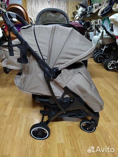 Коляска прогулочная новая