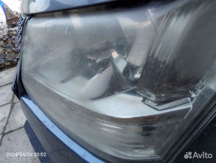 Фара передняя левая Suzuki Grand Vitara 2006