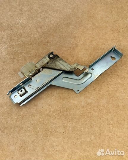 Петля двери левая посудомоечной машины Bosch