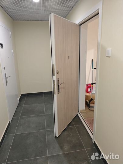 Дверь входная металлическая от застройщика