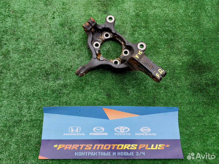 Кулак поворотный передний правый Ниссан Жук F15