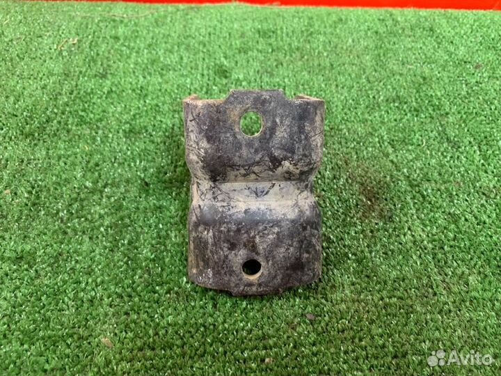 Кронштейн опоры двигателя передний Toyota Corona