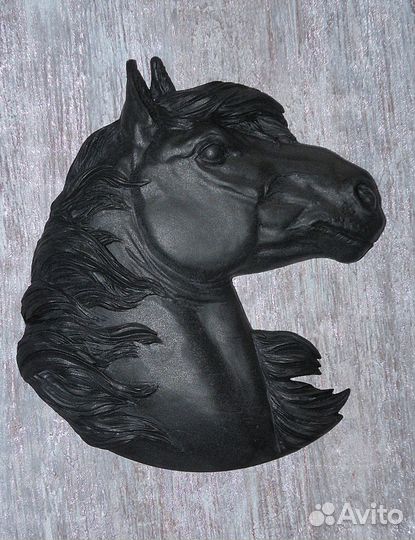 Барельеф лошадь