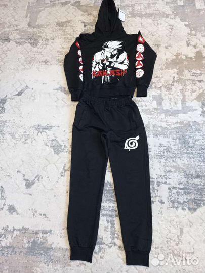 Новый спортивный костюм для мальчика