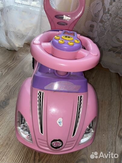 Машинка-каталка с звуковыми эффектами