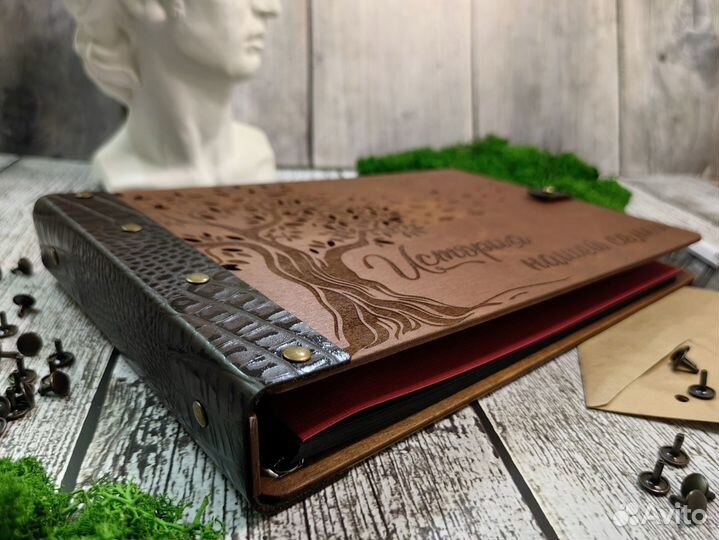 Фотоальбом из дерева и кожи ручной работы
