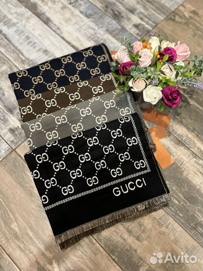 Кашемировый двухсторонний палантин Gucci