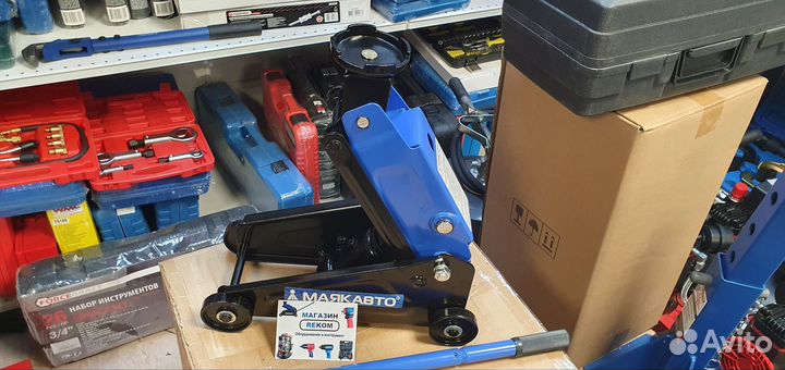 Домкрат гидравлический подкатной 2,5т в наличии