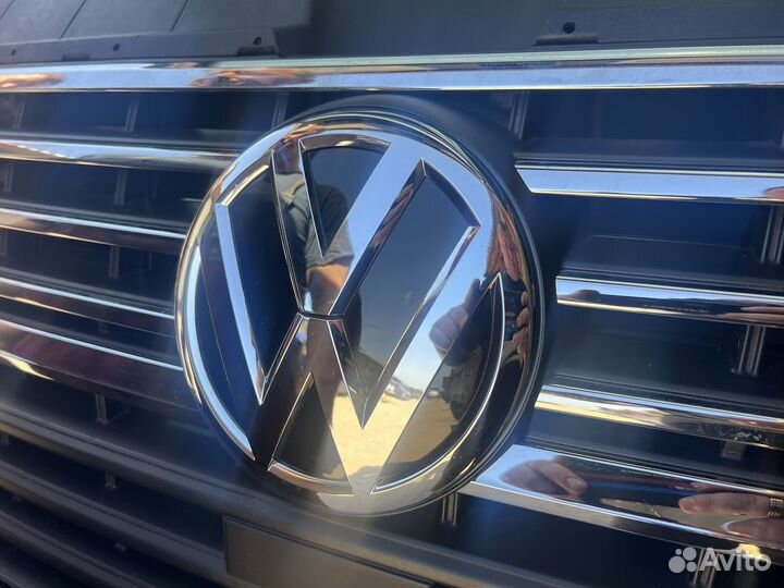 Решетка радиатора в сборе с кронштейном VW T6.1