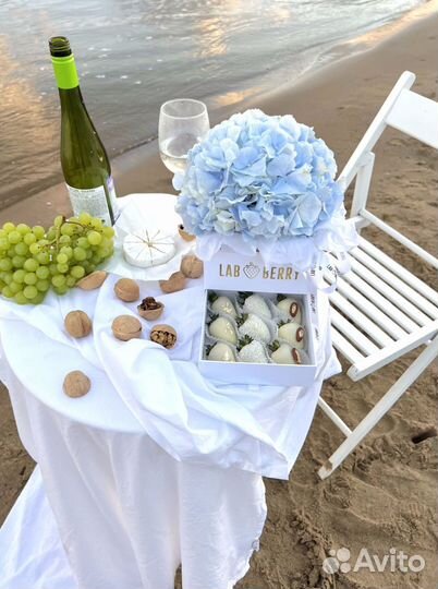 Клубника в шоколаде с цветами набор