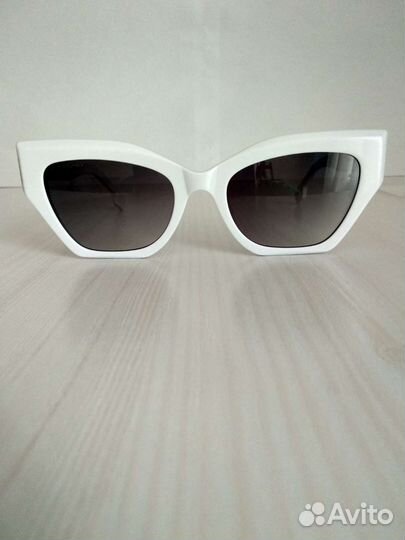 Солнцезащитные очки Burberry