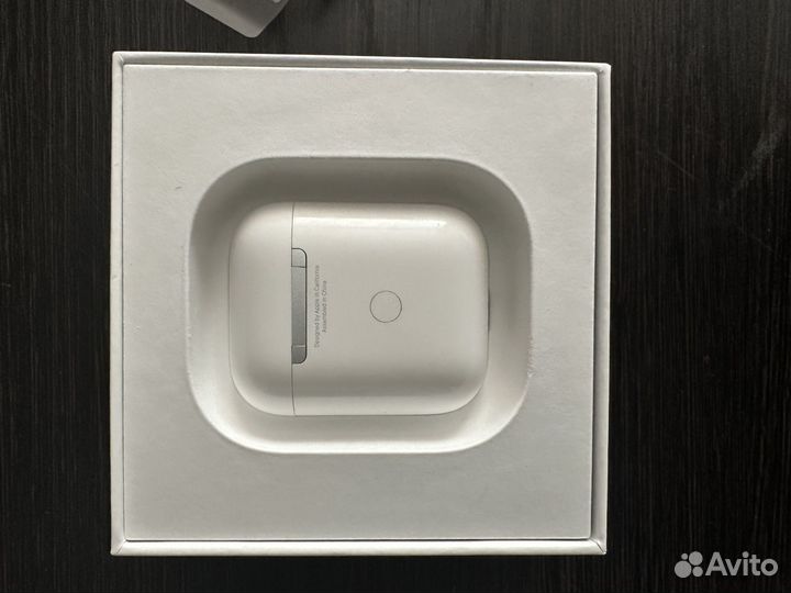 Airpods 2 с беспроводной зарядкой