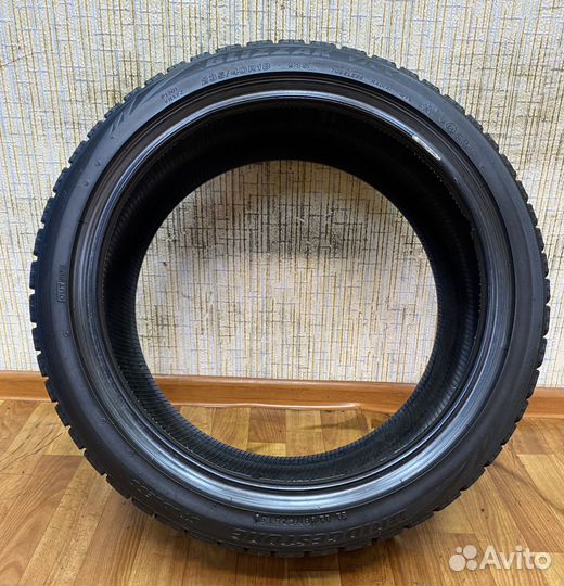 Bridgestone Blizzak VRX 235/40 R18