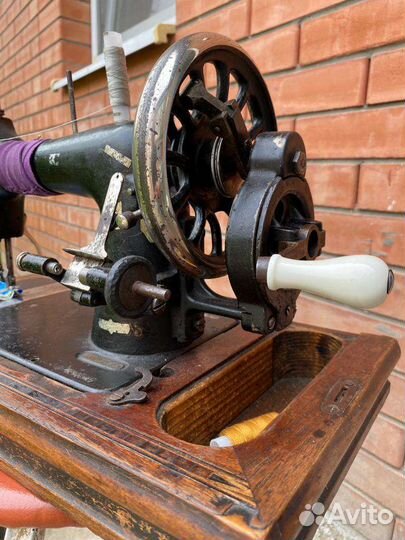 Швейная машинка зингер ручная