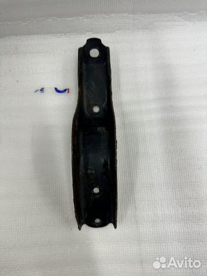 Кронштейн подножки порог Toyota Land Cruiser 200