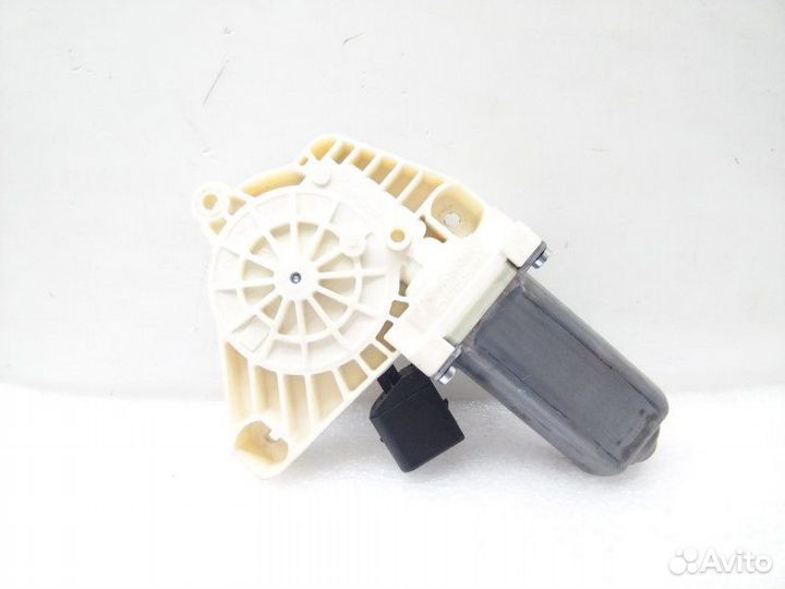 Моторчик стеклоподъемника задний правый