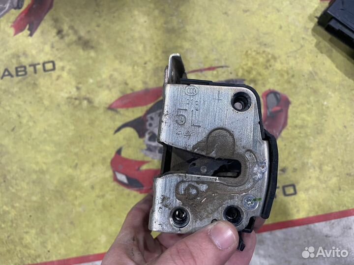 Замок багажника задний левый Lexus Lx570 GRJ200