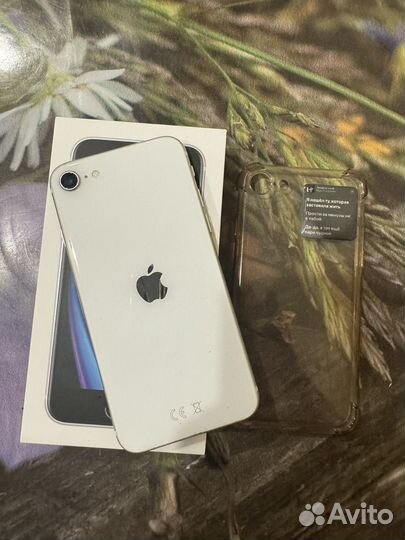 iPhone SE, 64 ГБ