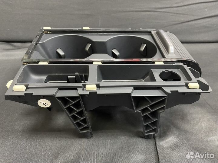 Подстаканник Passat B8 (с шторкой)