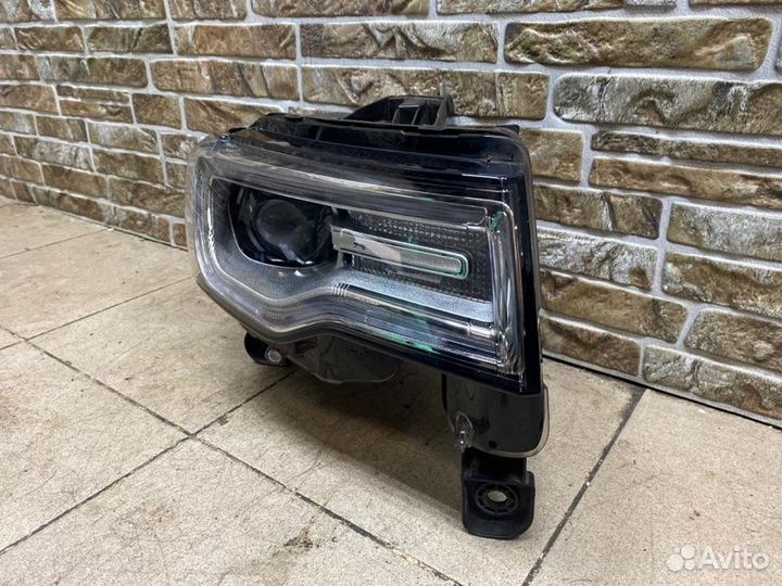 Фара правая Jeep Grand Cherokee
