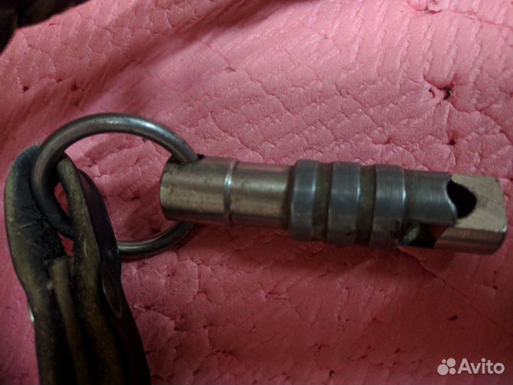 Поводок кожаный с мощным карабином, дл.121 см