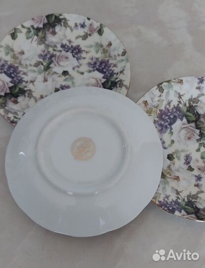 Чайные чашки и блюдца