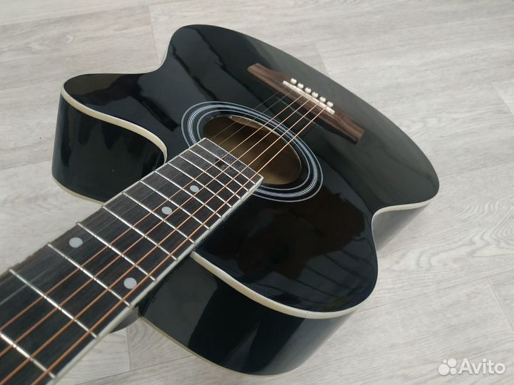 Акустическая гитара