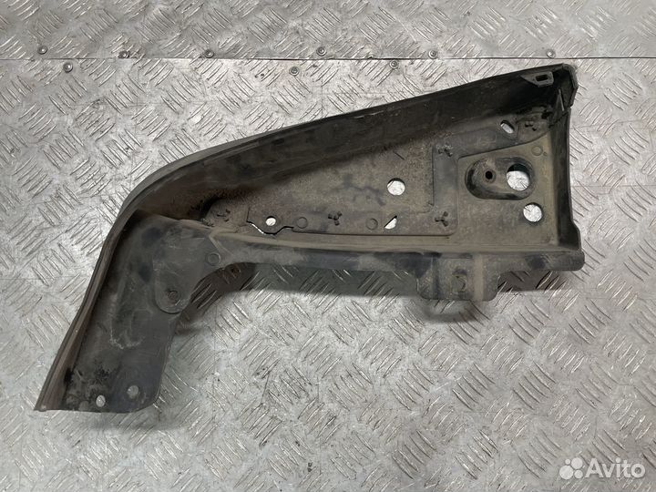 Клык заднего бампера левый Toyota Prius 20