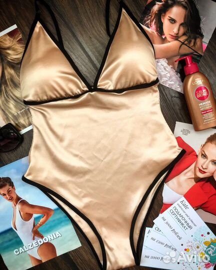 Купальник слитный новый