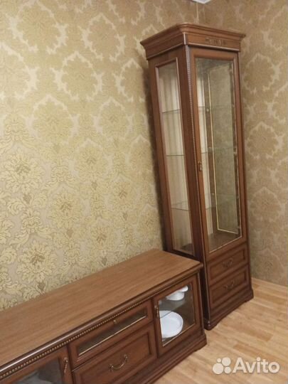 Витрина и тумба под телевизор